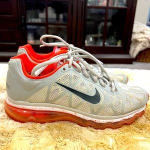 Women’s Nike Air Max Size 7.5